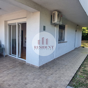 ČRNOMEREC Prostran 3soban stan 73 m2 + vrt 270 m2 + 2 parkinga, mirno okruženje, BEZ PROVIZIJE