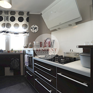 ŠPANSKO Moderan 4soban stan 90 m2, 5. kat, mirno okruženje, balkon, BEZ PROVIZIJE