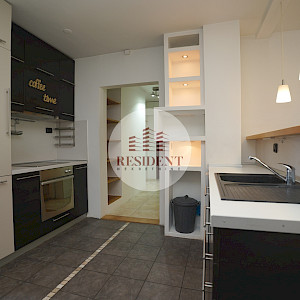 NAJAM - ŠPANSKO Komforan 3soban stan 71 m2, 4. kat, odlična lokacija, loggia