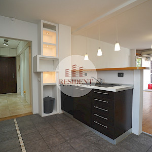 NAJAM - ŠPANSKO Komforan 3soban stan 71 m2, 4. kat, odlična lokacija, loggia