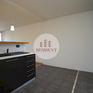 NAJAM - ŠPANSKO Komforan 3soban stan 71 m2, 4. kat, odlična lokacija, loggia