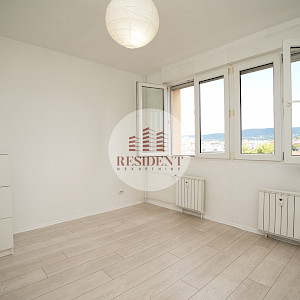 NAJAM - ŠPANSKO Komforan 3soban stan 71 m2, 4. kat, odlična lokacija, loggia