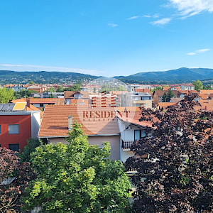 NAJAM - ŠPANSKO Komforan 3soban stan 71 m2, 4. kat, odlična lokacija, loggia