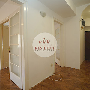 NAJAM - CENTAR Prostran 4soban stan 103 m2, 1. kat, top lokacija, BEZ PROVIZIJE