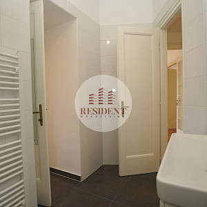 NAJAM - CENTAR Prostran 4soban stan 103 m2, 1. kat, top lokacija, BEZ PROVIZIJE