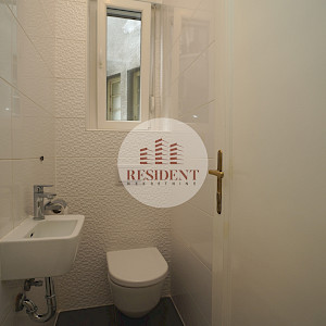 NAJAM - CENTAR Prostran 4soban stan 103 m2, 1. kat, top lokacija, BEZ PROVIZIJE