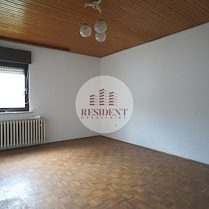 GORNJE VRAPČE Prostrana obiteljska kuća 500 m2, zemljište 700 m2, BEZ PROVIZIJE