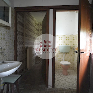 GORNJE VRAPČE Prostrana obiteljska kuća 500 m2, zemljište 700 m2, BEZ PROVIZIJE