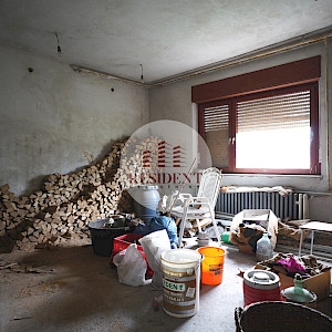 GORNJE VRAPČE Prostrana obiteljska kuća 500 m2, zemljište 700 m2, BEZ PROVIZIJE