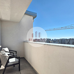 NAJAM - ŠPANSKO Moderan 2soban stan 53 m2 + GPM, 8. kat, lift, loggia