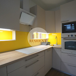 KNEŽIJA Prostran 2soban stan 56 m2, 2. kat, odlična lokacija, 2x balkona, spremište, BEZ PROVIZIJE