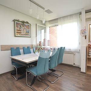 VRBANI Komforan 3soban stan 70 m2 + GARAŽA, 3. kat, top lokacija, lift, spremište