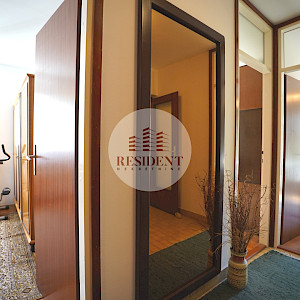 ZADAR Bili Brig, prostran 4soban stan 98 m2, 1. kat, top lokacija, loggia, spremište, BEZ PROVIZIJE