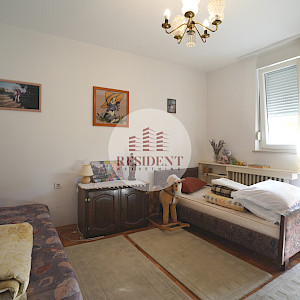 ZADAR Bili Brig, prostran 4soban stan 98 m2, 1. kat, top lokacija, loggia, spremište, BEZ PROVIZIJE