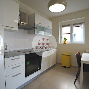 ČRNOMEREC - Vrhovec, Spacious 4-room apartment 68 m2, 3rd floor, top location, balcony, NO COMMISSION