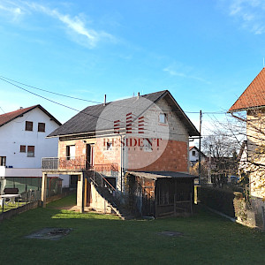 BESTOVJE Građevinsko zemljište od 1050 m2 + kuća 80 m2 + 450 m2 zelene površine