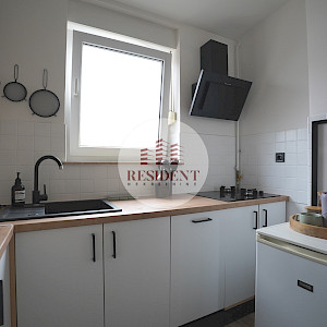 RAVNICE Cozy 2 bedroom apartment 46 m2 + parking, 3rd floor, top location, terrace