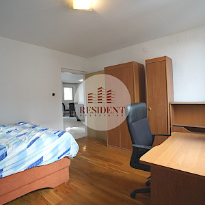 TRNAVA Ugodan 4soban stan 72 m2 + terasa + tavan, 1. kat, parking, BEZ PROVIZIJE