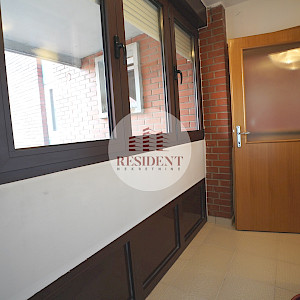 ŠPANSKO Renoviran 2soban stan 65 m2, 2. kat, top lokacija, loggia, spremište, BEZ PROVIZIJE