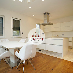 BLATO Luksuzna obiteljska kuća 323 m2, mirno okruženje, BEZ PROVIZIJE