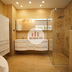 BLATO Luksuzna obiteljska kuća 323 m2, mirno okruženje, BEZ PROVIZIJE