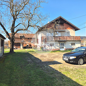 SELNICA ŠĆITARJEVSKA dvije kuće + pomoćni objekti, zemljište 4850 m2, blizu Zračne luke Zagreb