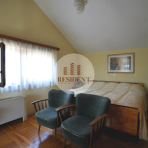 SELNICA ŠĆITARJEVSKA dvije kuće + pomoćni objekti, zemljište 4850 m2, blizu Zračne luke Zagreb