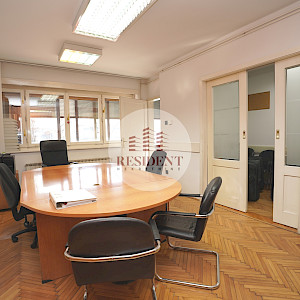 TREŠNJEVKA 3soban stan / ured 52 m2, 1. kat, top lokacija, loggia, spremište, BEZ PROVIZIJE