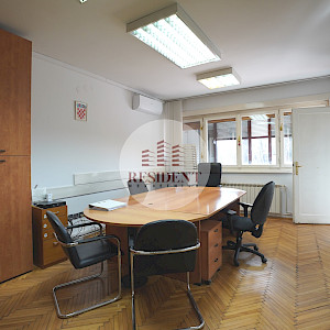 TREŠNJEVKA 3soban stan / ured 52 m2, 1. kat, top lokacija, loggia, spremište, BEZ PROVIZIJE