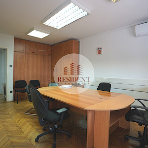 TREŠNJEVKA 3soban stan / ured 52 m2, 1. kat, top lokacija, loggia, spremište, BEZ PROVIZIJE