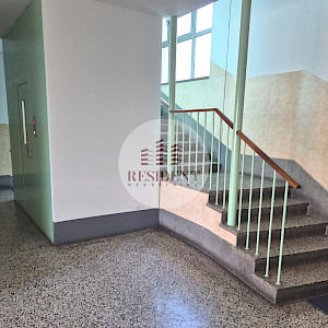 TREŠNJEVKA 3soban stan / ured 52 m2, 1. kat, top lokacija, loggia, spremište, BEZ PROVIZIJE