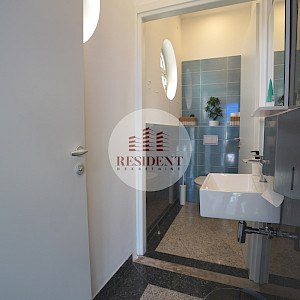 MALEŠNICA Prostran poslovni prostor 107 m2, top lokacija, parking, BEZ PROVIZIJE