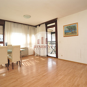 ŠPANSKO Ugodan 3soban stan 62 m2, 2. kat, top lokacija, balkon, spremište, BEZ PROVIZIJE