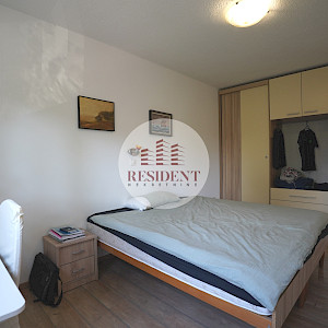 SREDNJACI Moderan 3soban stan 48 m2, 3. kat, top lokacija, spremište, BEZ PROVIZIJE