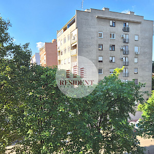 SREDNJACI Moderan 3soban stan 48 m2, 3. kat, top lokacija, spremište, BEZ PROVIZIJE
