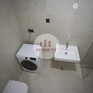 NAJAM - BOTINEC Luksuzan 3soban stan + dva parkinga, lift, novogradnja, loggia, BEZ PROVIZIJE