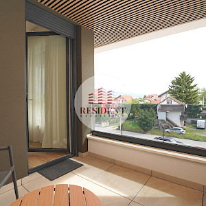 NAJAM - BOTINEC Luksuzan 3soban stan + dva parkinga, lift, novogradnja, loggia, BEZ PROVIZIJE