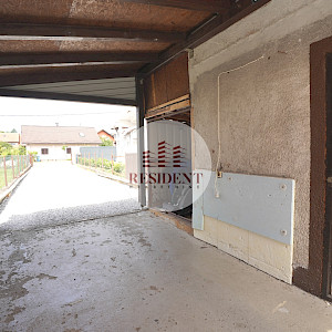 BRDOVEC Obiteljska kuća sa 2 stana + pomoćni objekt, zemljište 700 m2, mirno okruženje, 2 garaže
