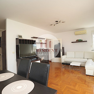 STENJEVEC Funkcionalan 1soban stan 40 m2, 3.kat, parking, spremište, BEZ PROVIZIJE