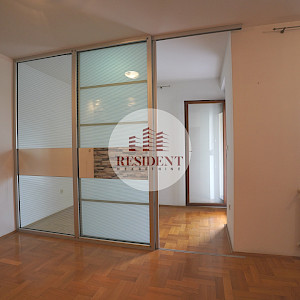 NAJAM - VRBANI 3 Funkcionalan jednosoban stan 38 m2, 3. kat, top lokacija, loggia, balkon