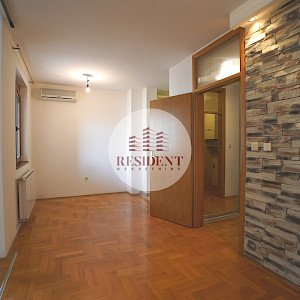 NAJAM - VRBANI 3 Funkcionalan jednosoban stan 38 m2, 3. kat, top lokacija, loggia, balkon